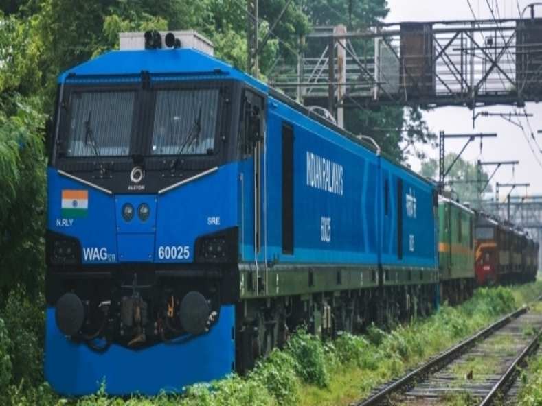India most powerful electric locomotive, Ministry of Railways, Wag12B locomotive, Indian Railways, viral video, trending video, भारत का सबसे शक्तिशाली इलेक्ट्रिक लोकोमोटिव, रेल मंत्रालय, Wag12B लोकोमोटिव, भारतीय रेलवे, वायरल वीडियो, ट्रेंडिंग वीडियो