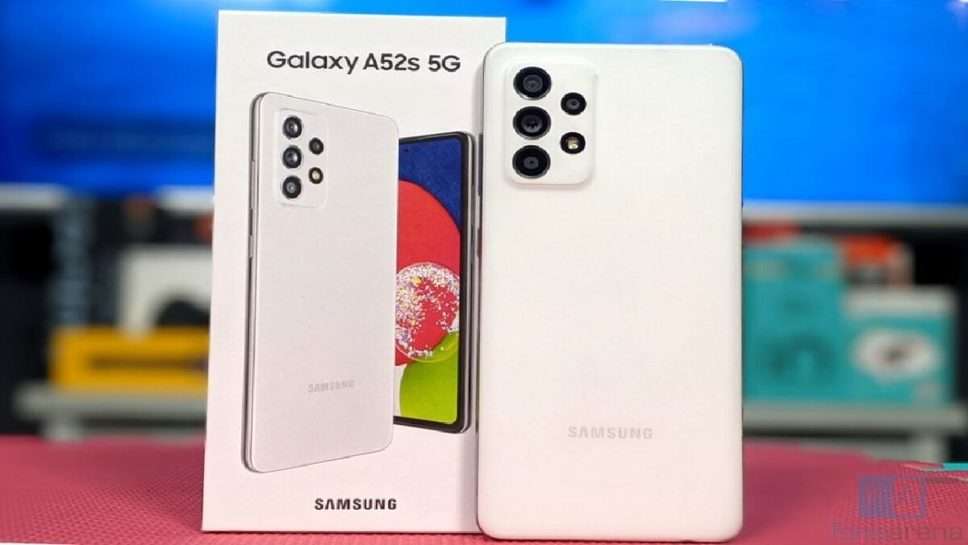Samsung Galaxy A52s 5G स्मार्टफोन: सैमसंग एक ब्रांड है. एक ऐसा ब्रांड जिससे लोगों को बहुत उम्मीदें हैं। ये हमेशा एक ऐसा स्मार्टफोन लॉन्च करते हैं जो हमेशा चर्चा का कारण बनता है। अभी हाल ही में एक बार फिर सैमसंग अपने स्मार्टफोन की वजह से चर्चा में बना हुआ है। अभी हाल ही में कंपनी Samsung Galaxy A52s 5G को लेकर सुर्खियों में थी। कंपनी ने इसे हाल ही में लॉन्च किया है। बहुत जल्द इसकी लॉन्चिंग होगी. इसे कब लॉन्च किया जाएगा इसके बारे में कंपनी ने कुछ खास नहीं कहा है. आइए आपको इसके फीचर्स और कैमरे के बारे में बताते हैं।